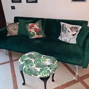 la-casa-nella-roccia-naples.hotels-amalfi.com/